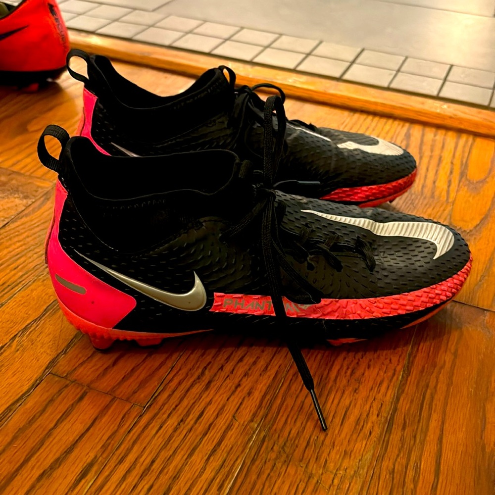 Nike Phantom soccer cleats youth 4